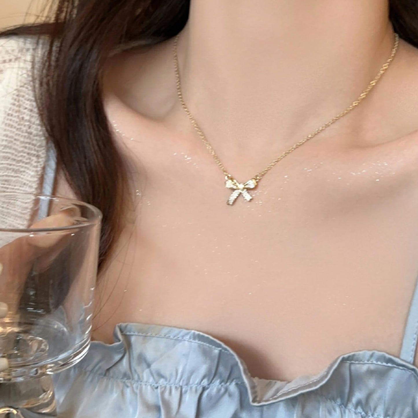 Tweozek Bow Necklace, Gold Butterfly Chain Elegant Collarbone Design, Cute & Dainty, Perfect for Women, Gift for Her, Alloy Jewellery, Birthday Present (Gold)